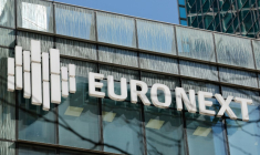 Le logo d'Euronext, qui détient notamment la Bourse de Paris, à son siège du quartier des affaires parisien de La Défense, le 7 avril 2025 ( AFP / Xavier GALIANA )