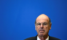 Le ministre de l'Economie Eric Lombard, lors d'une conférence de presse le 15 mai 2025 à Paris ( AFP / JULIEN DE ROSA )