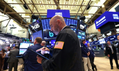 Des opérateurs à la Bourse de New York le 23 juin 2025 ( AFP / TIMOTHY A. CLARY )